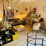 Charming Location In Saint-Germain-Des-Pres